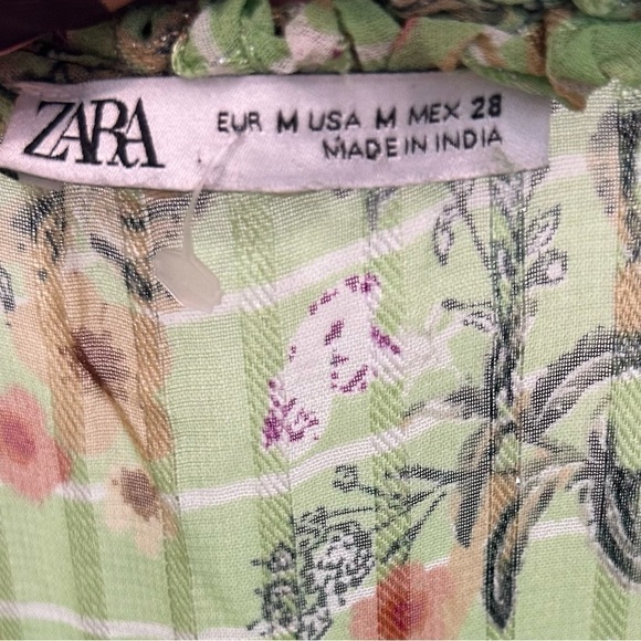 ZARA LIGHT GREEN Boho FLORAL DRESS Midi length
METALLIC DETAILS Size Medium - Picture 7 of 15